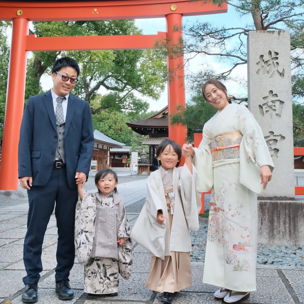 京都の城南宮で七五三をした写真