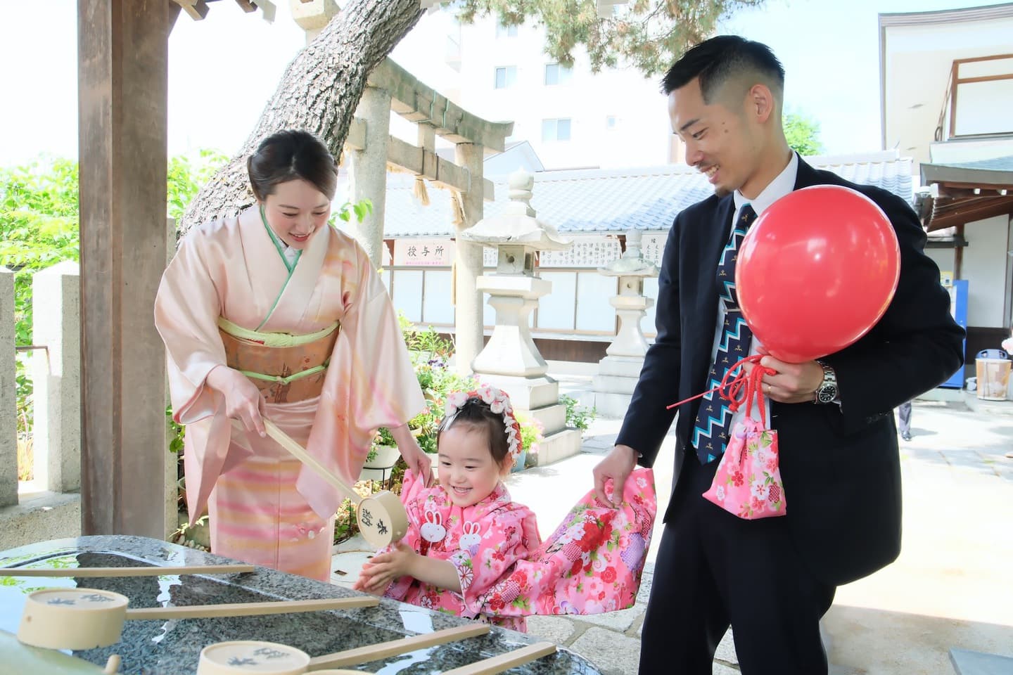 生島神社で七五三参りの記念写真