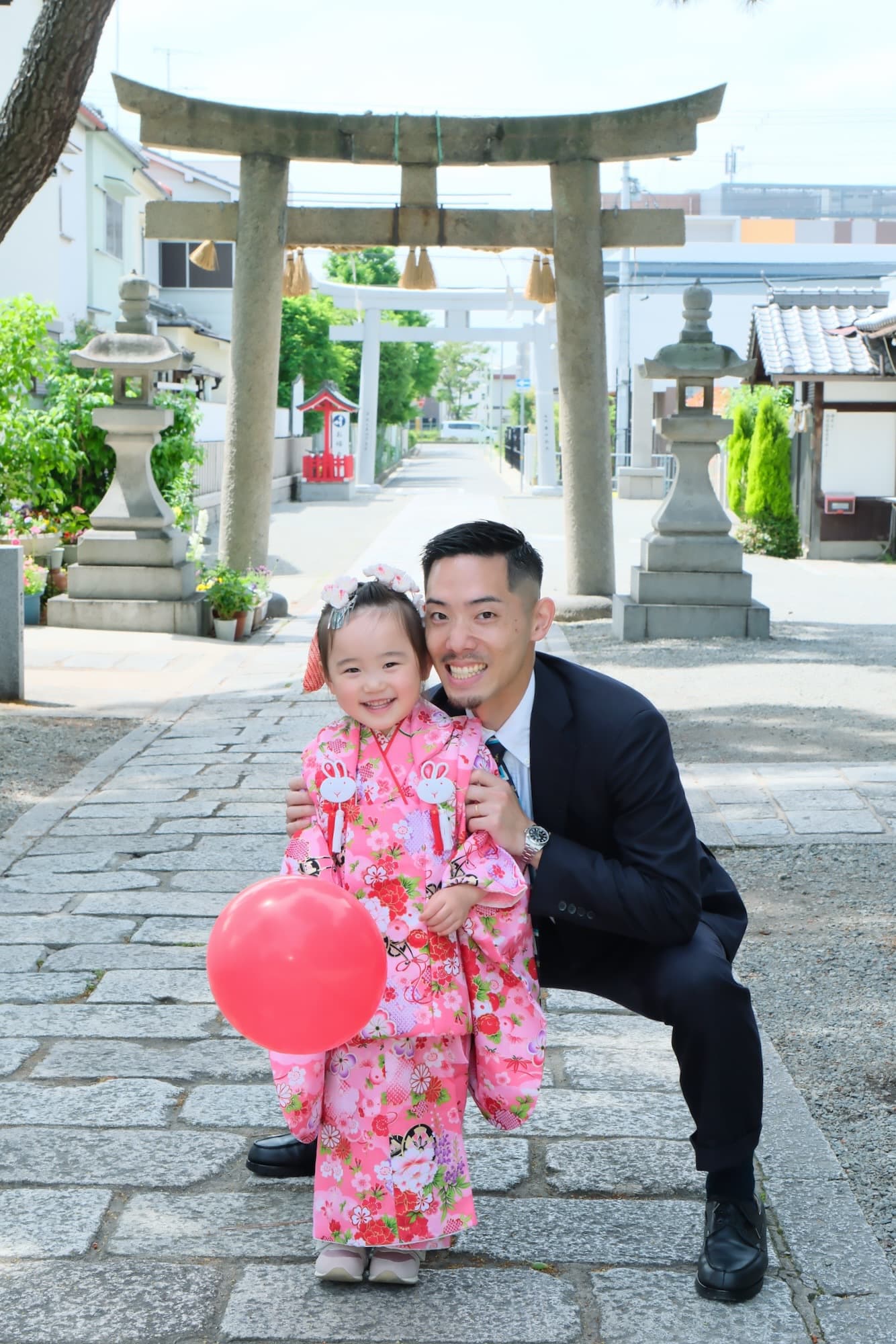 生島神社で七五三参りの記念写真