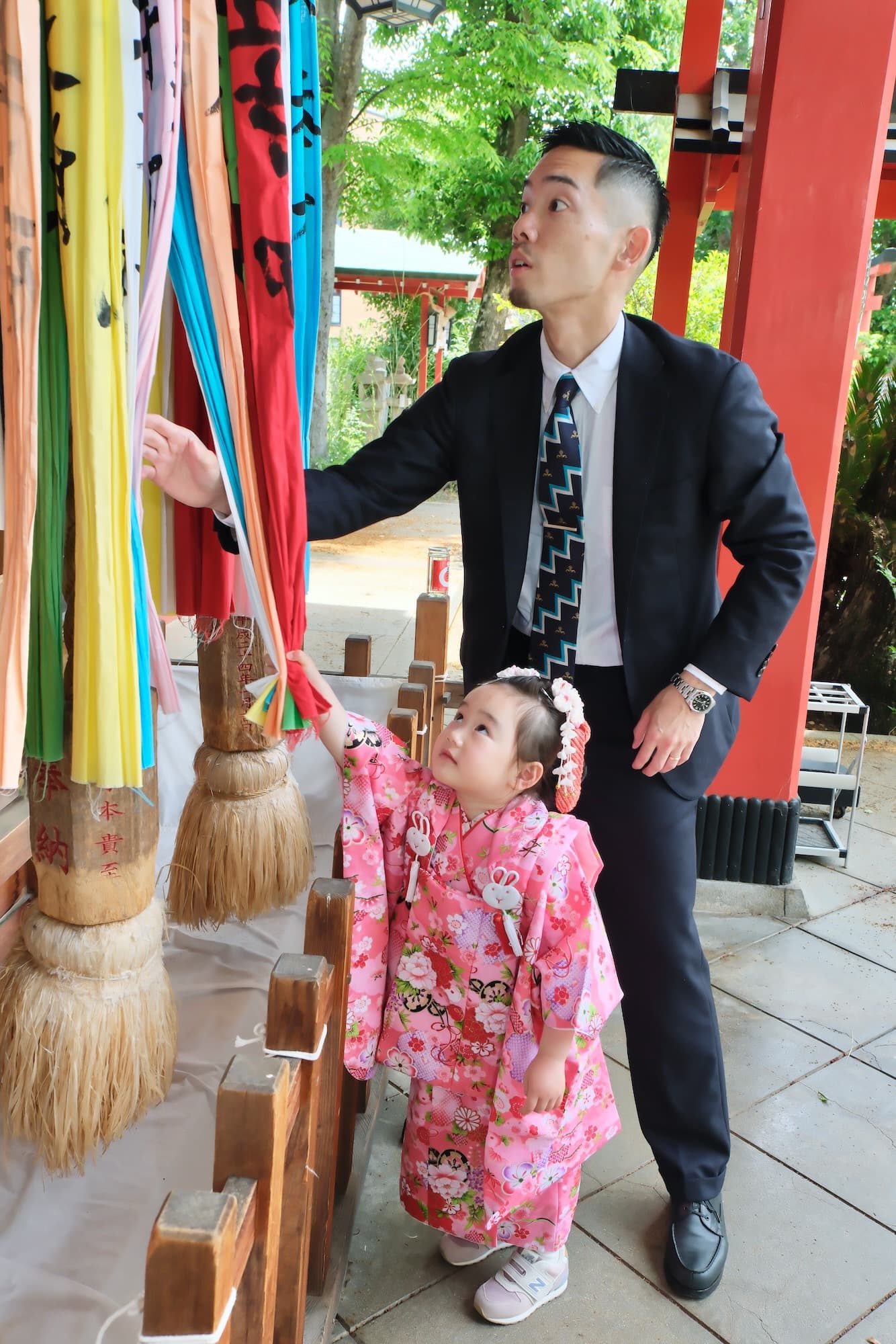 生島神社で七五三参りの記念写真