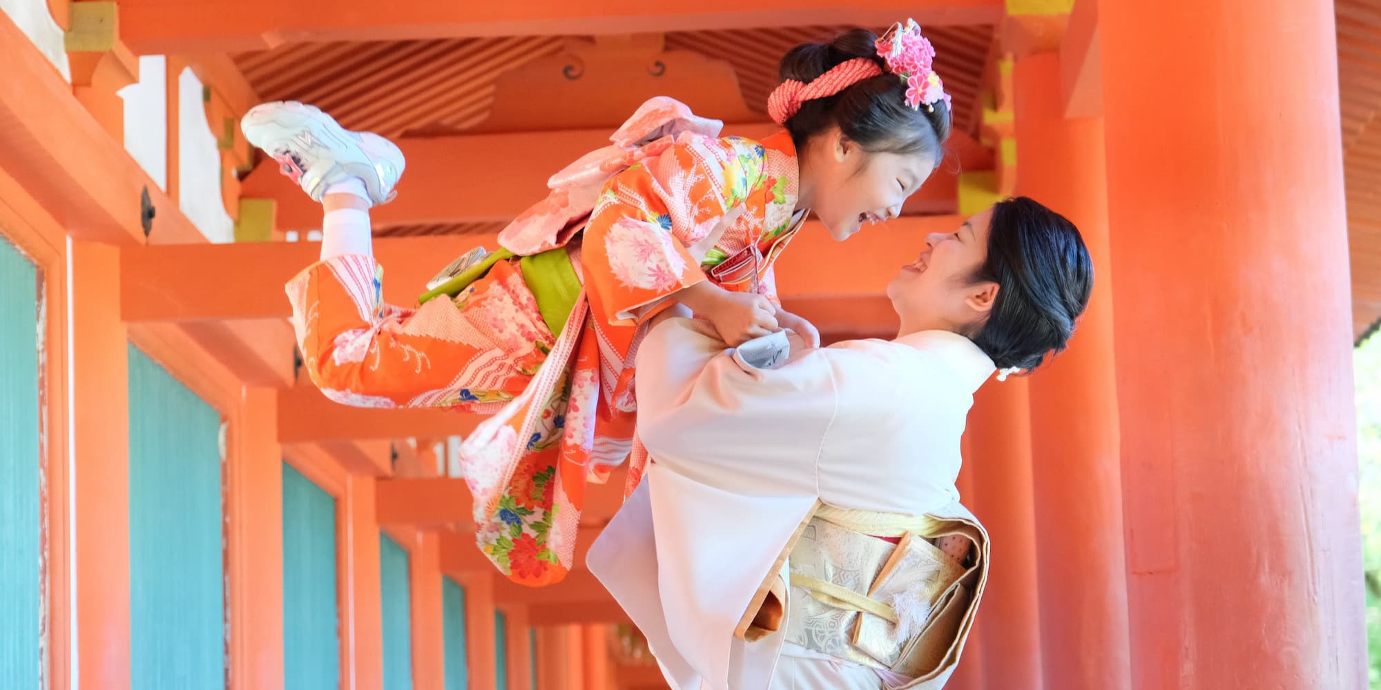 七五三の着物を着た子ども