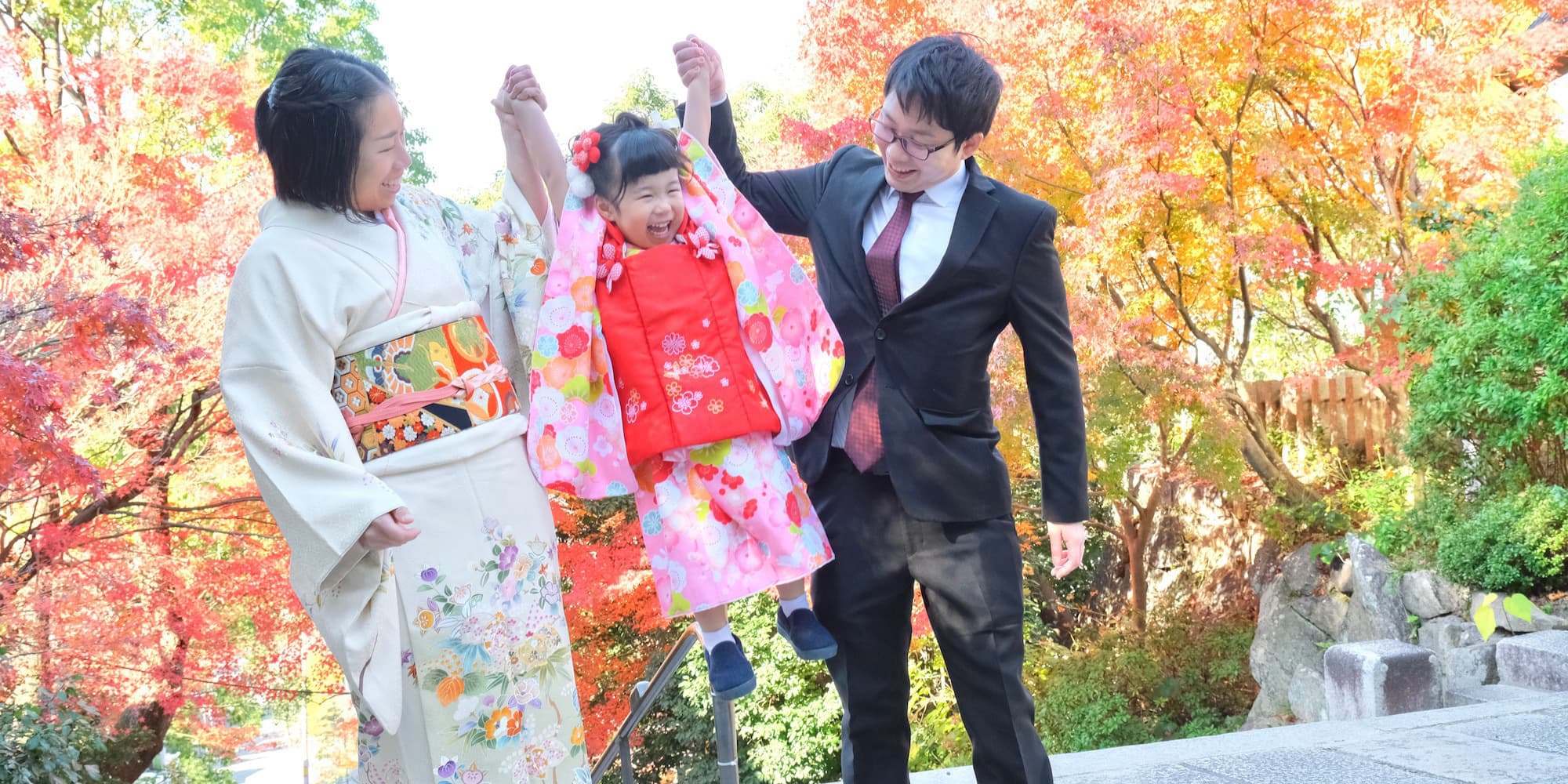 七五三の着物を着た子ども