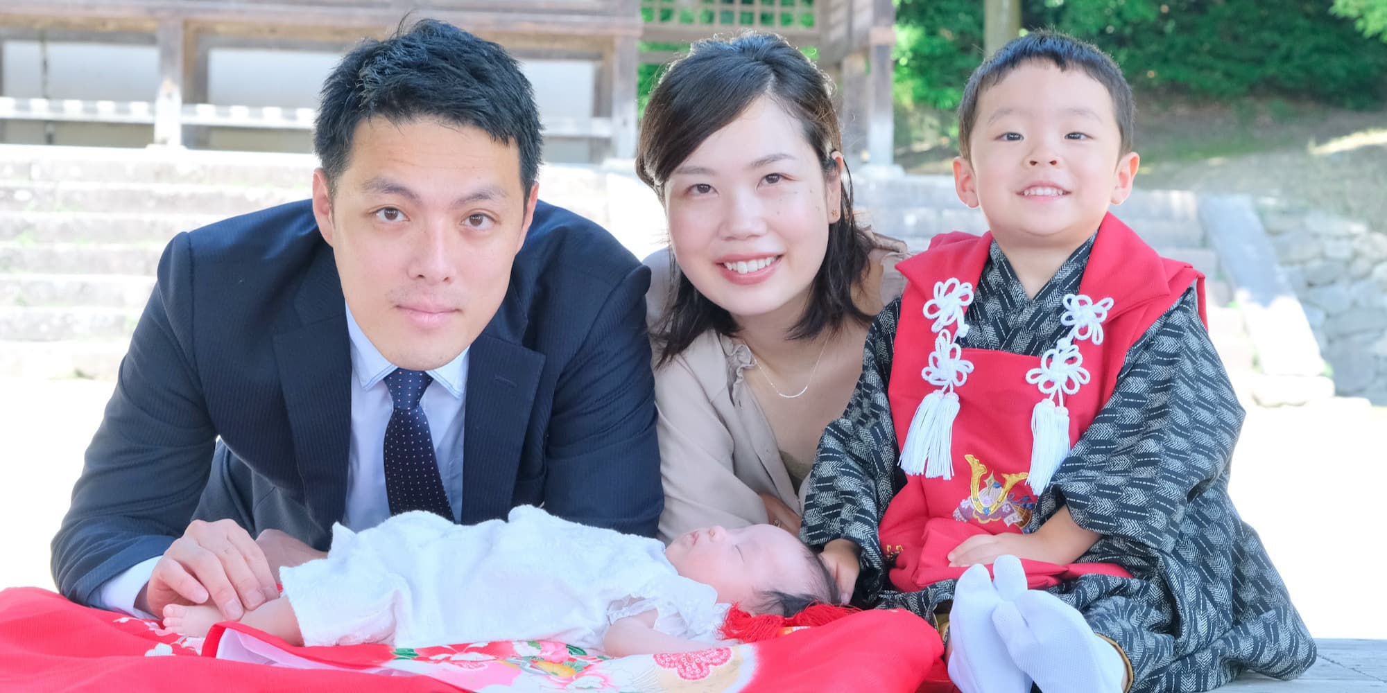 七五三の着物を着た子ども