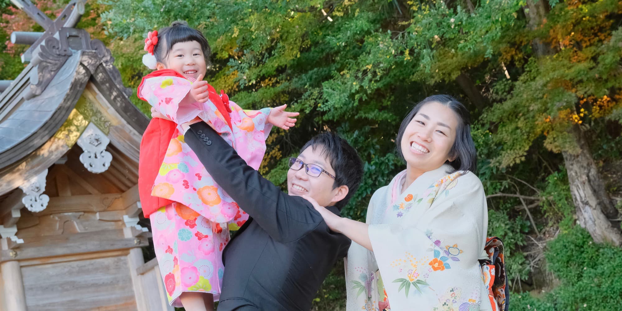 七五三の着物を着た子ども