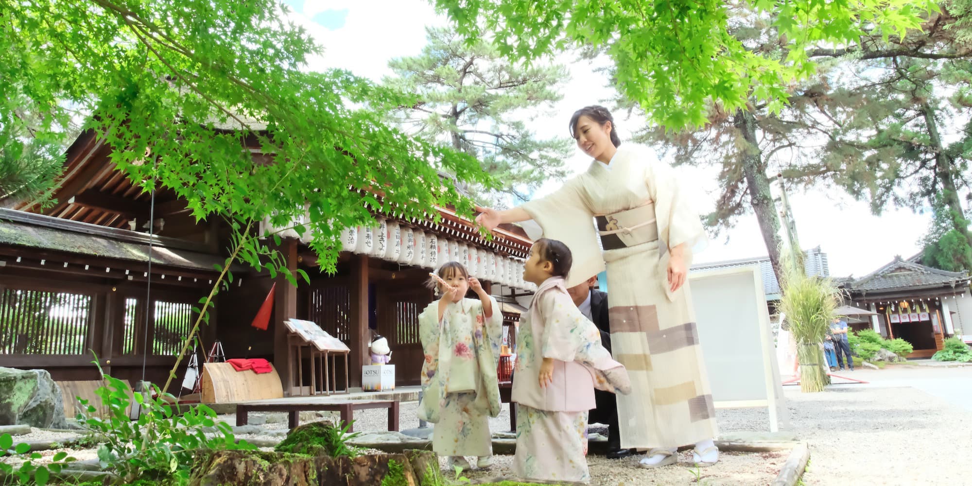 七五三の着物を着た子ども