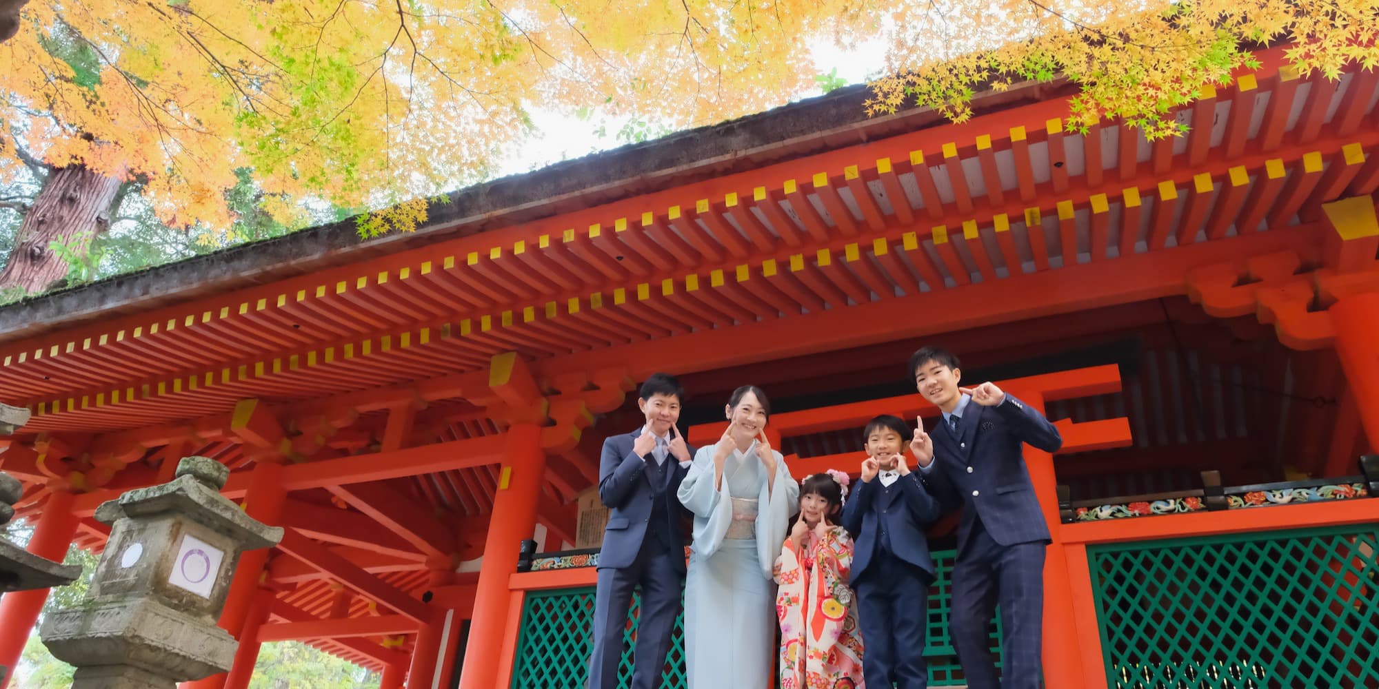 七五三の着物を着た子ども