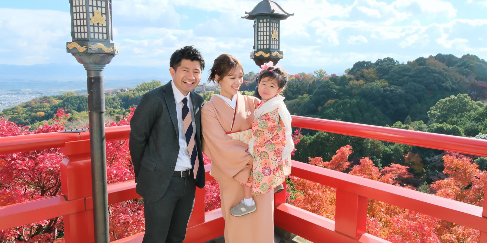 七五三の着物を着た子ども