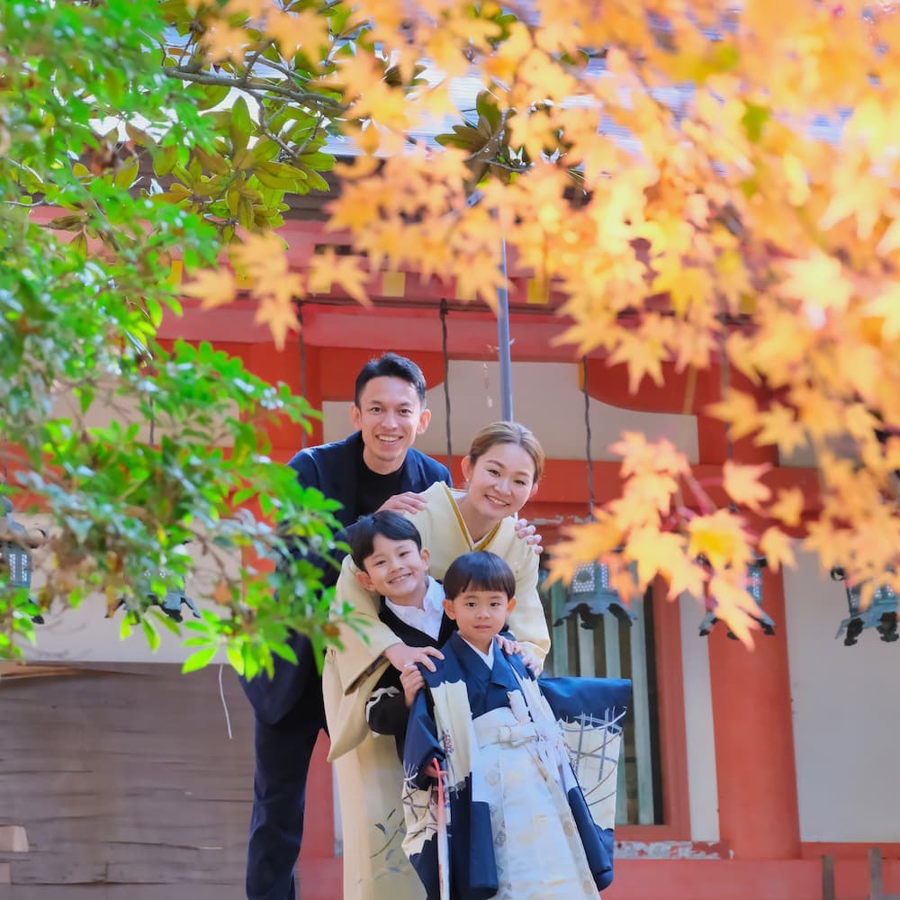 七五三の着物を着た子ども