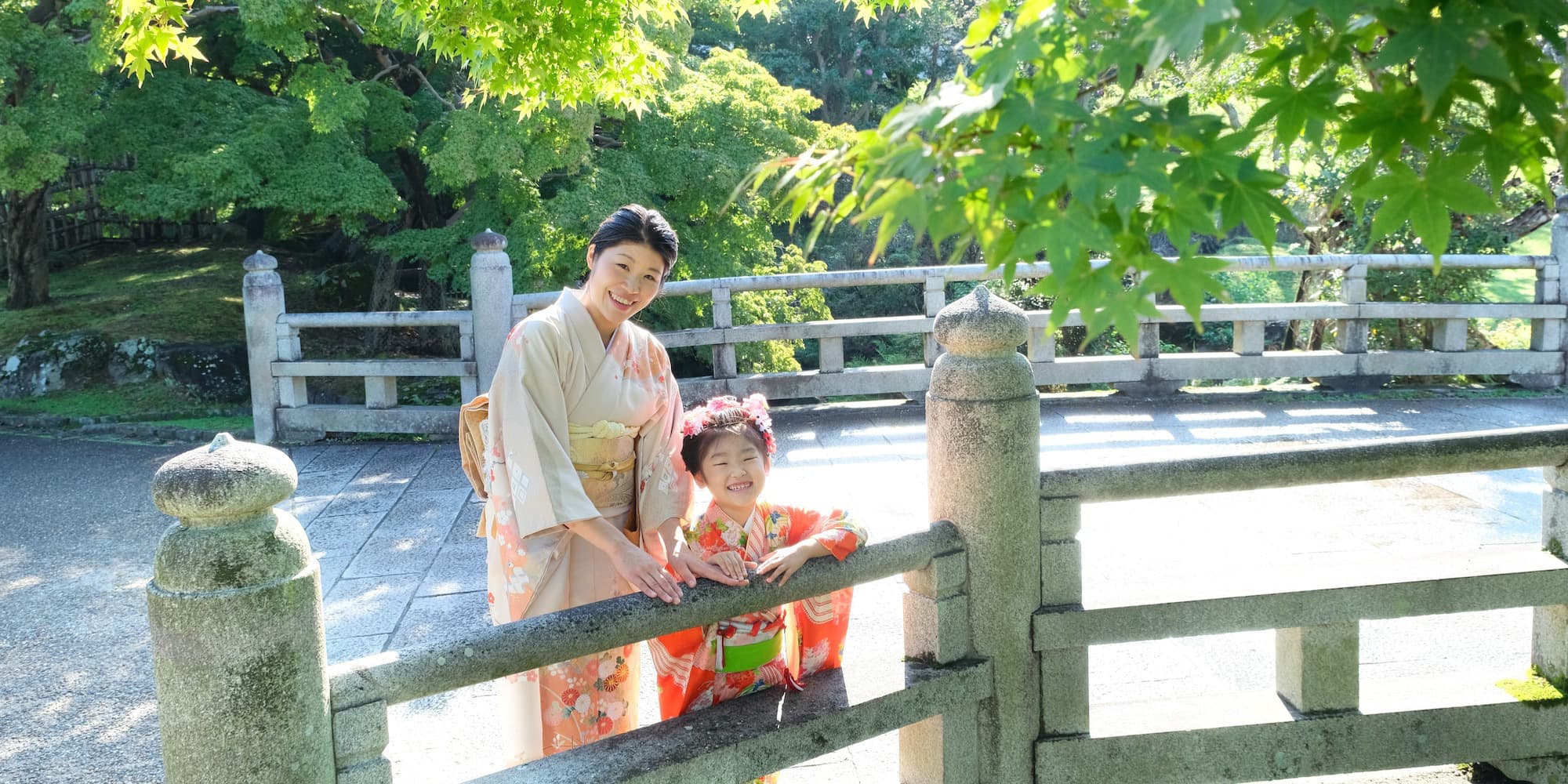 七五三の着物を着た子ども