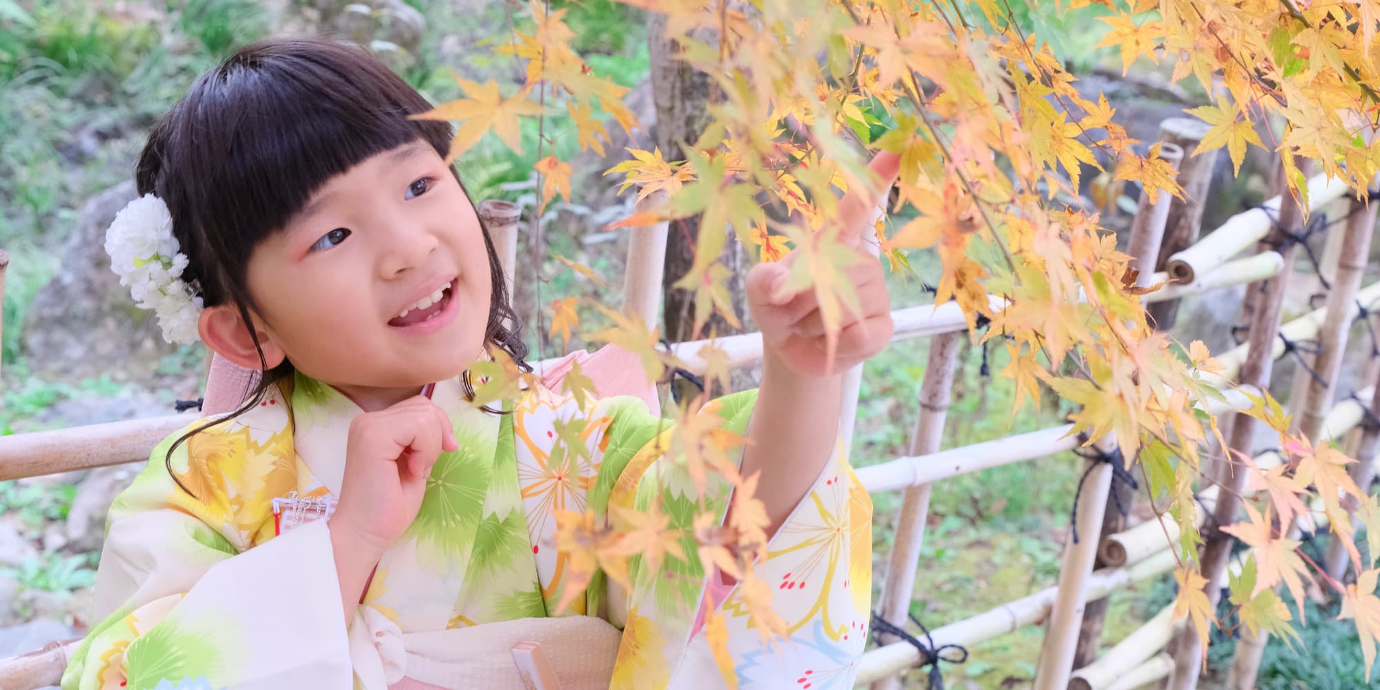 七五三の着物を着た子ども