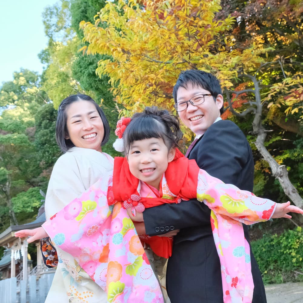 七五三の着物を着た子ども