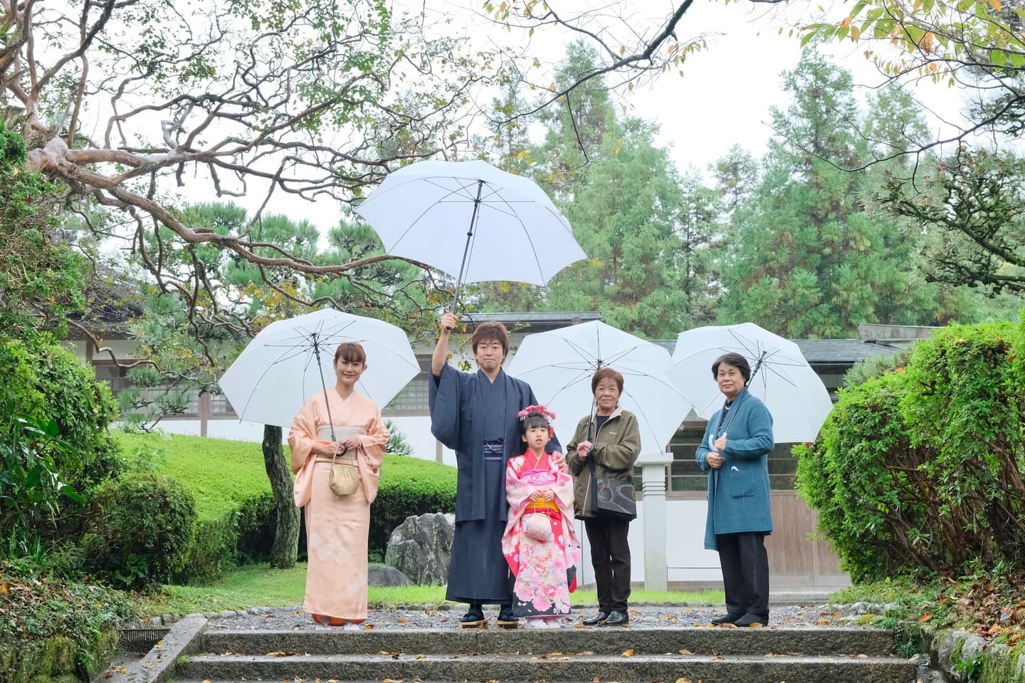 神社で雨の日の七五三
