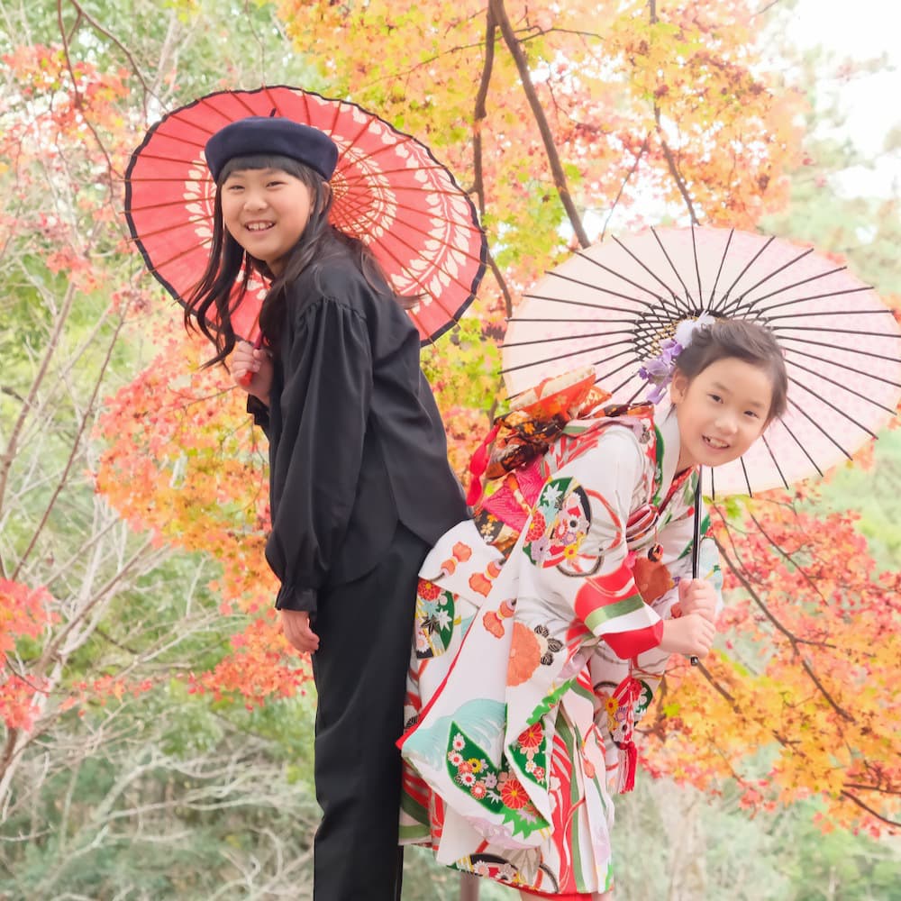 七五三の着物を着た子ども