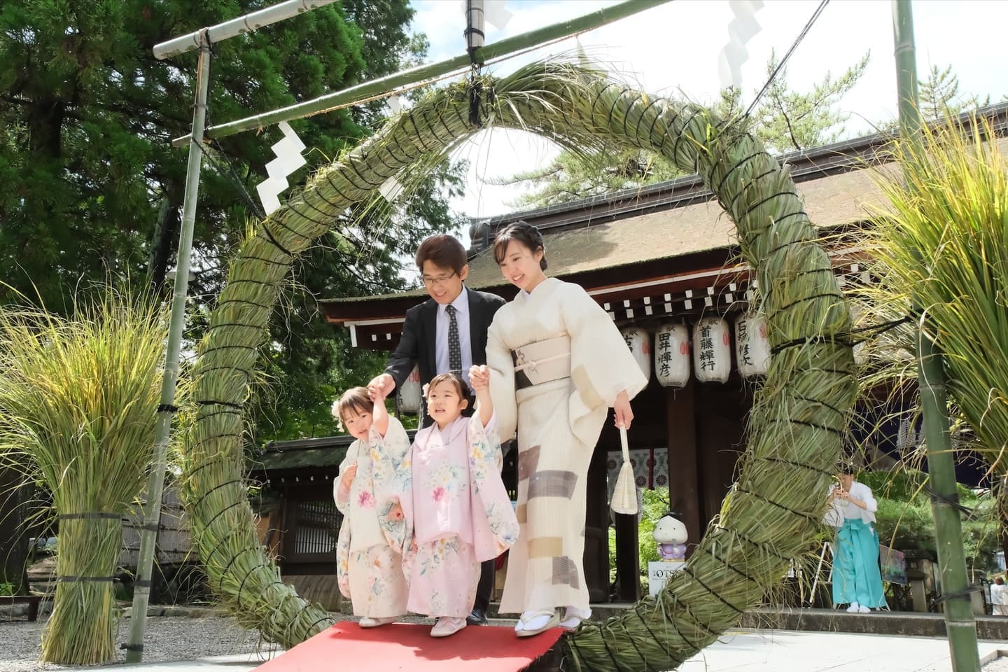 建部大社で七五三参りの女の子の写真