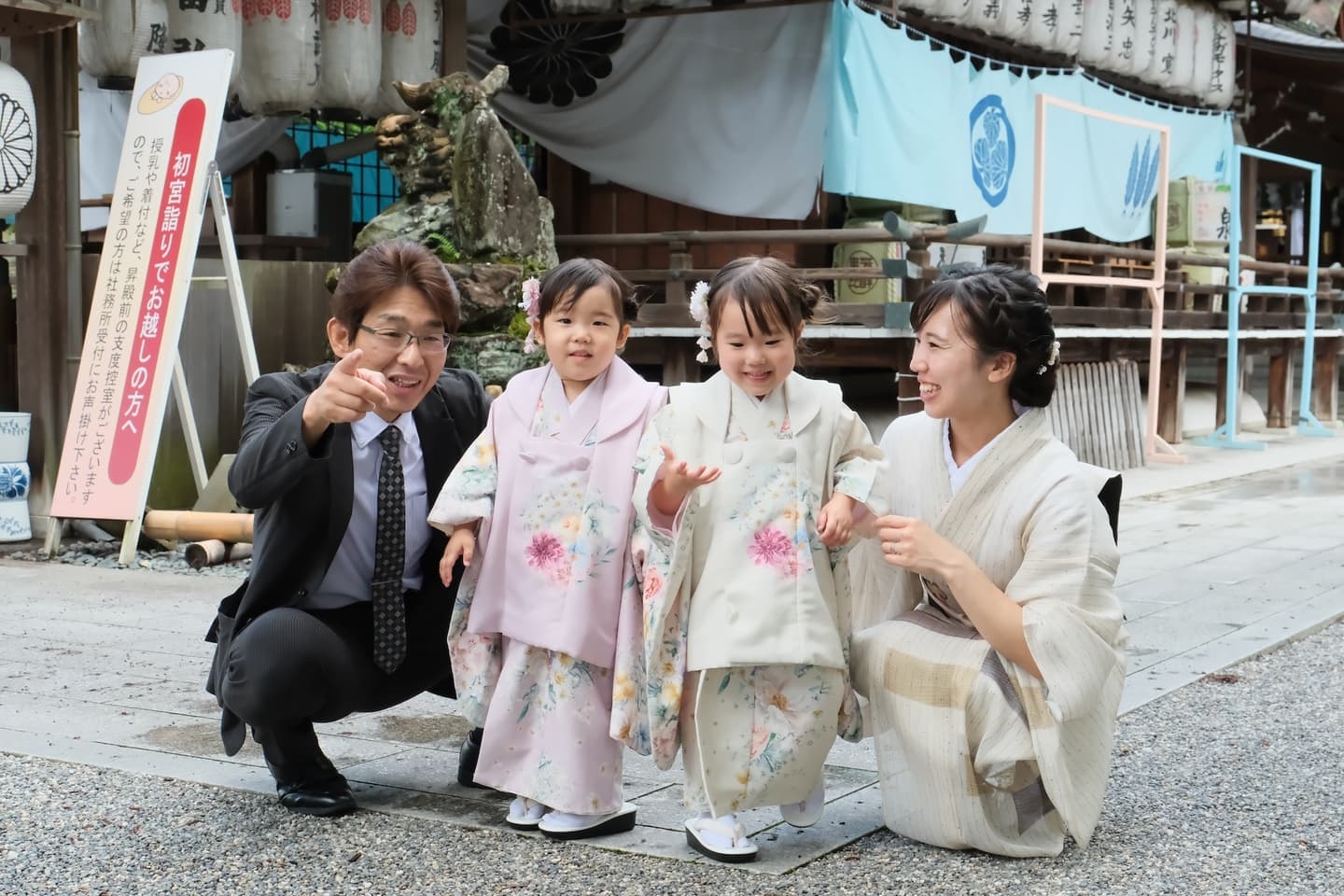 建部大社で七五三参りの女の子の写真