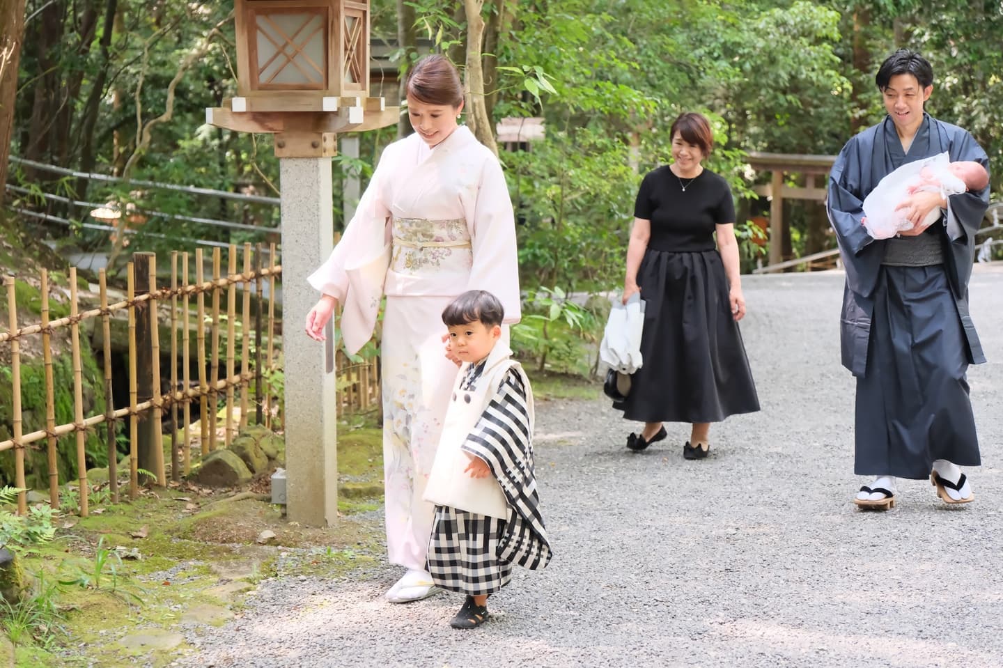 大神神社で七五三の記念写真