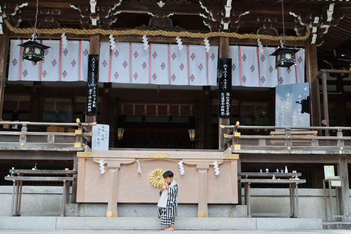 大神神社で七五三の記念写真