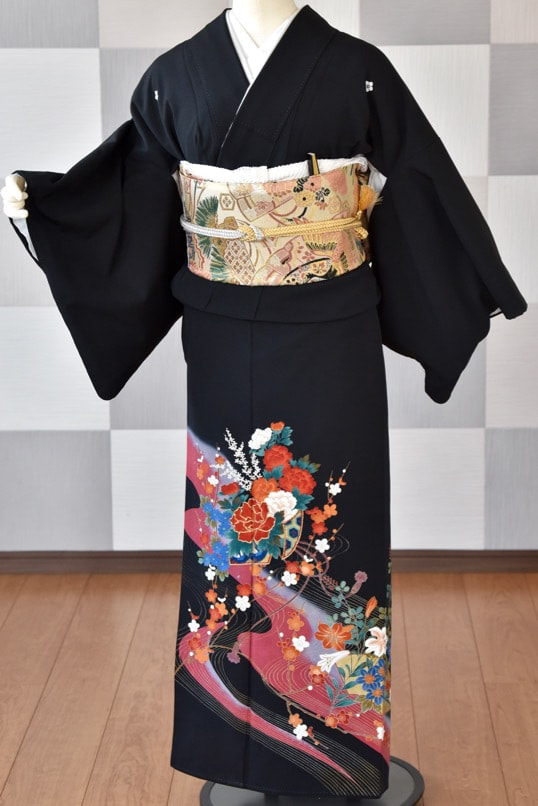 母親も結婚式用にレンタル着付けできる留袖