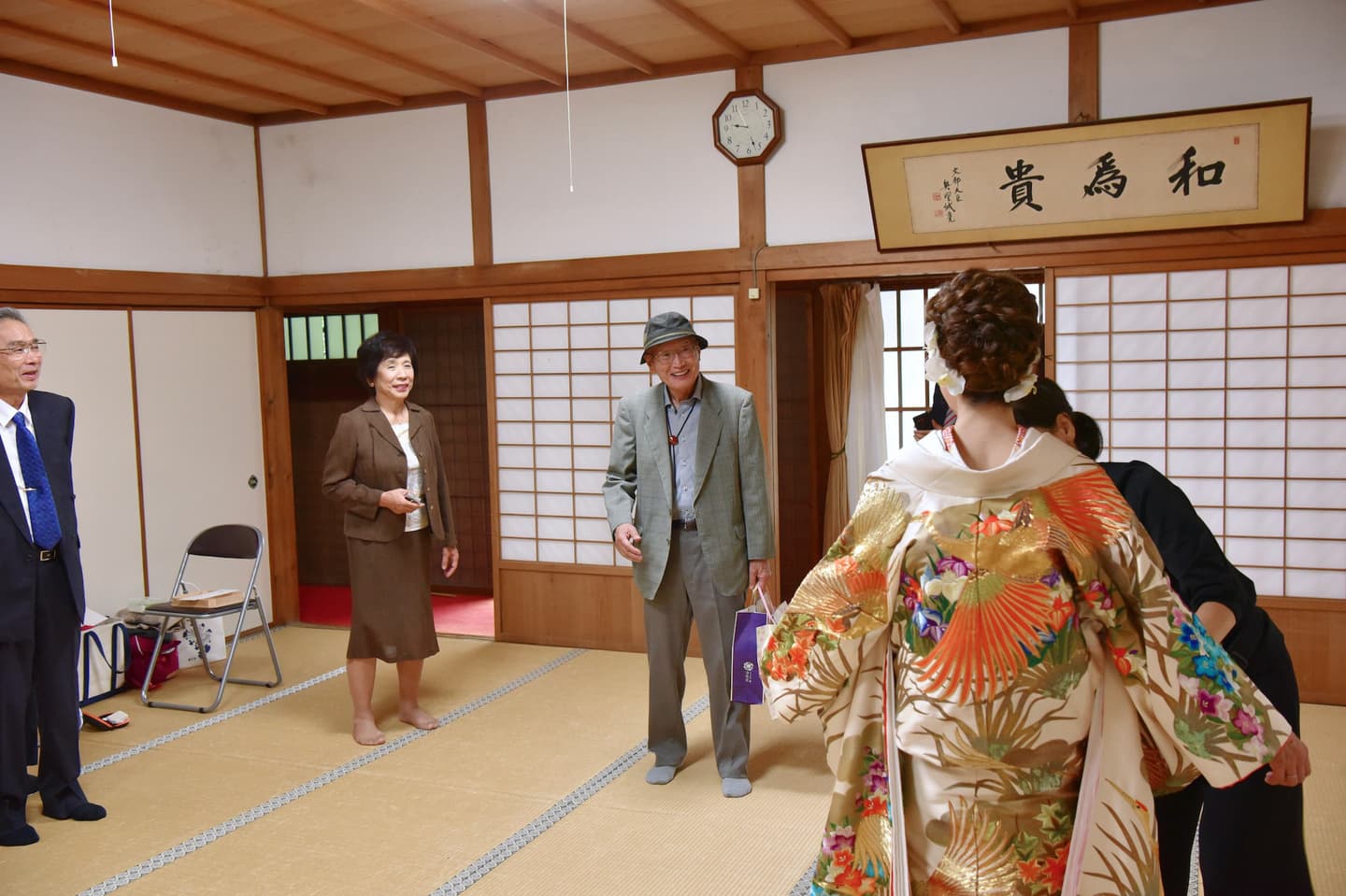 花嫁着付け中の花嫁