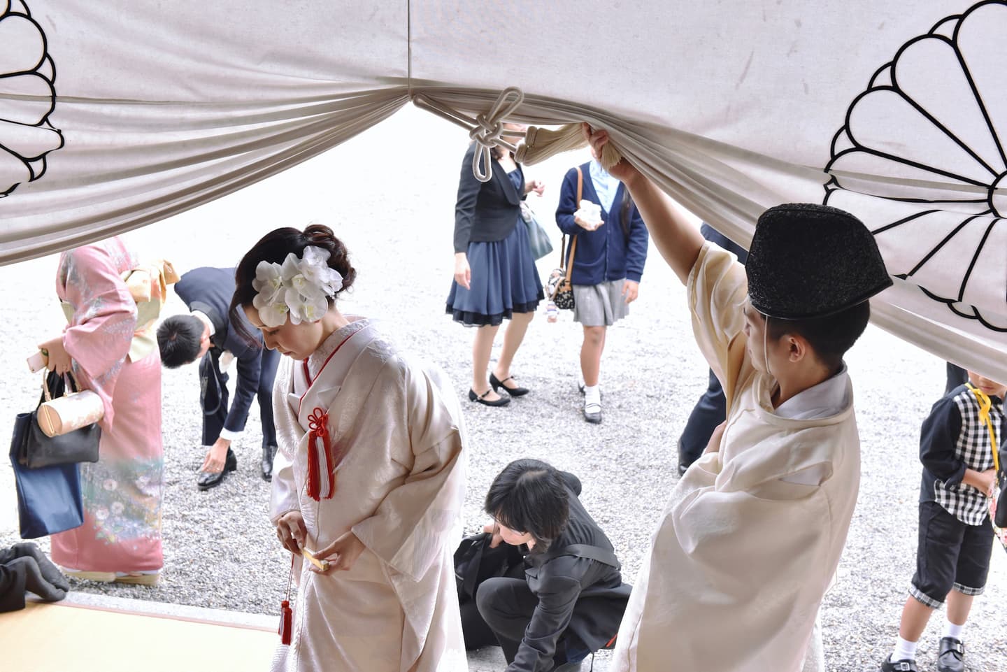 神社の結婚式で和装の花嫁