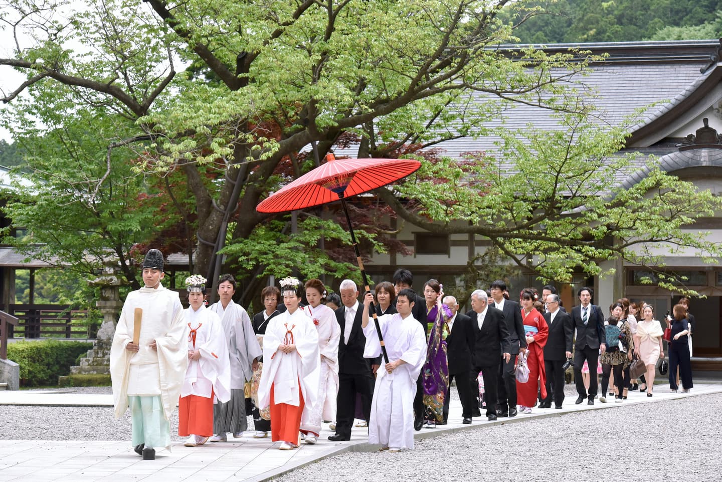 神社の結婚式で和装の花嫁