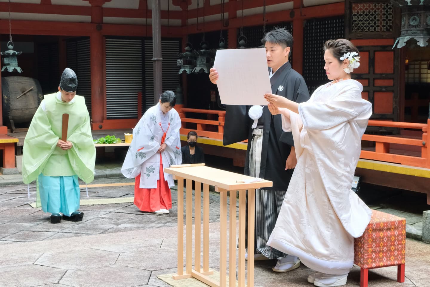神社の結婚式で和装の花嫁
