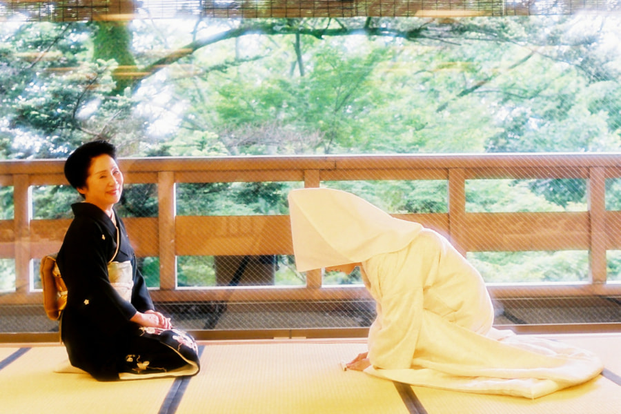 結婚式のゲストと新郎新婦の楽しい写真