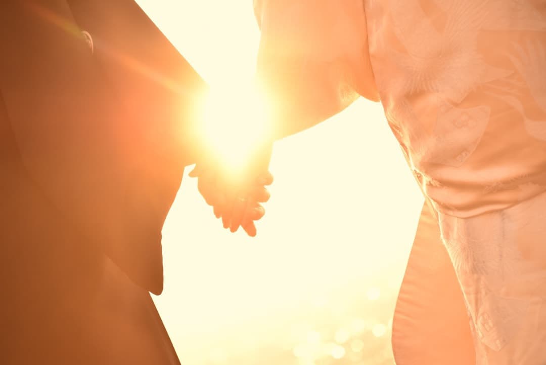 変な髪型や服装でのギャラの相場が格安に安いバイトのカメラマンが撮る結婚式の写真はアルバム用に使えるのポーズも少ない写真