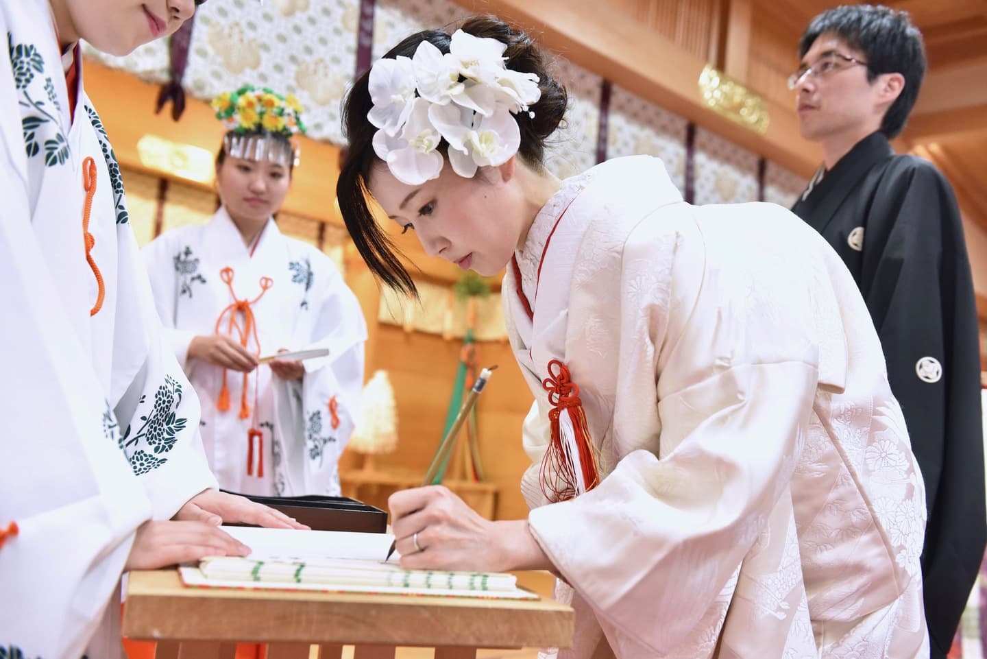 神社の結婚式で和装の花嫁